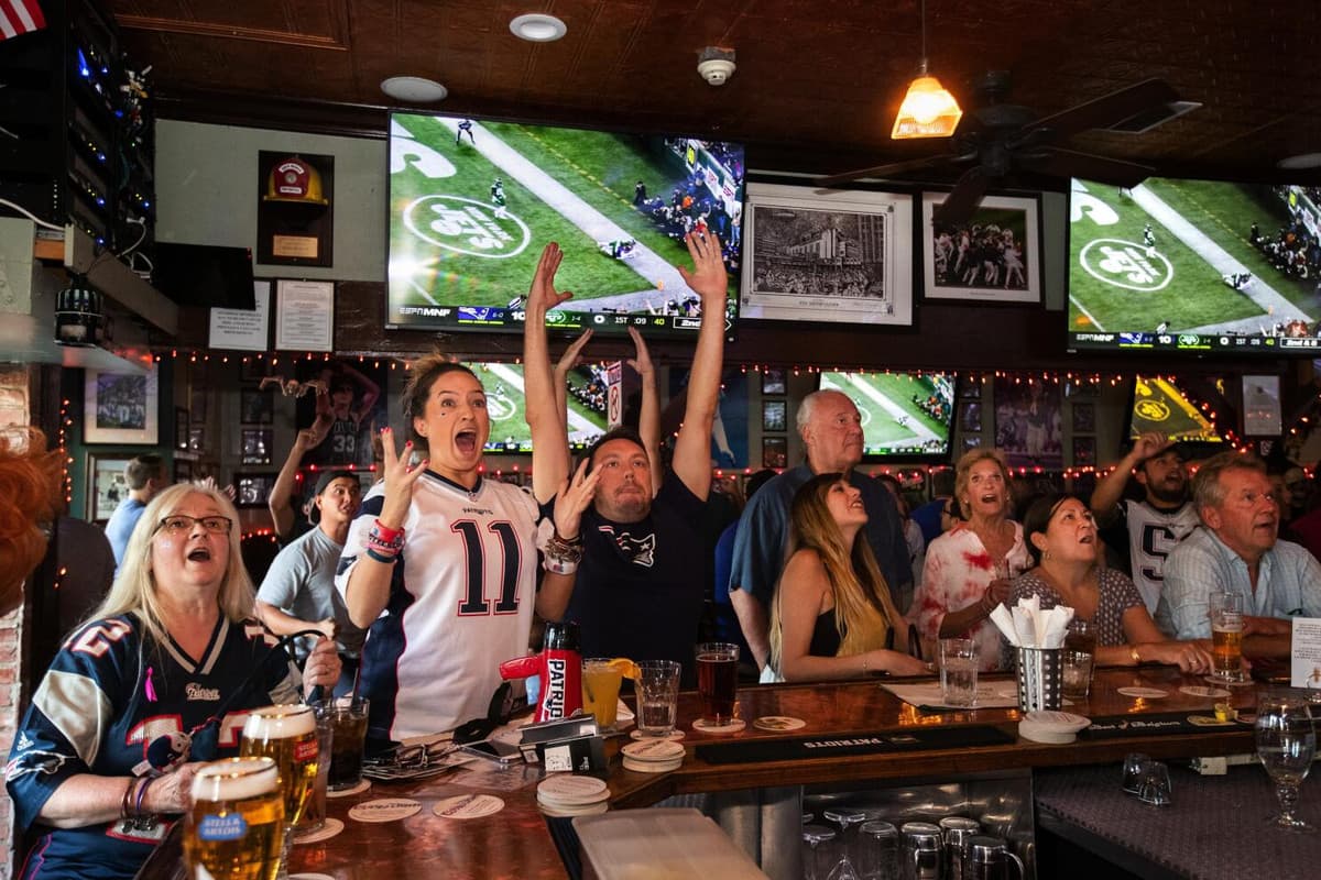 Hero background - lively sports bar